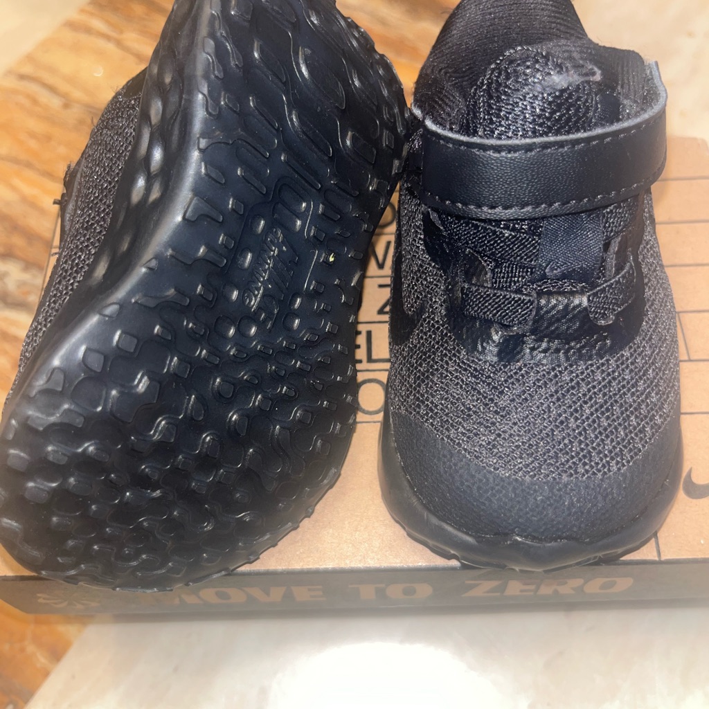 Black Nike 2c